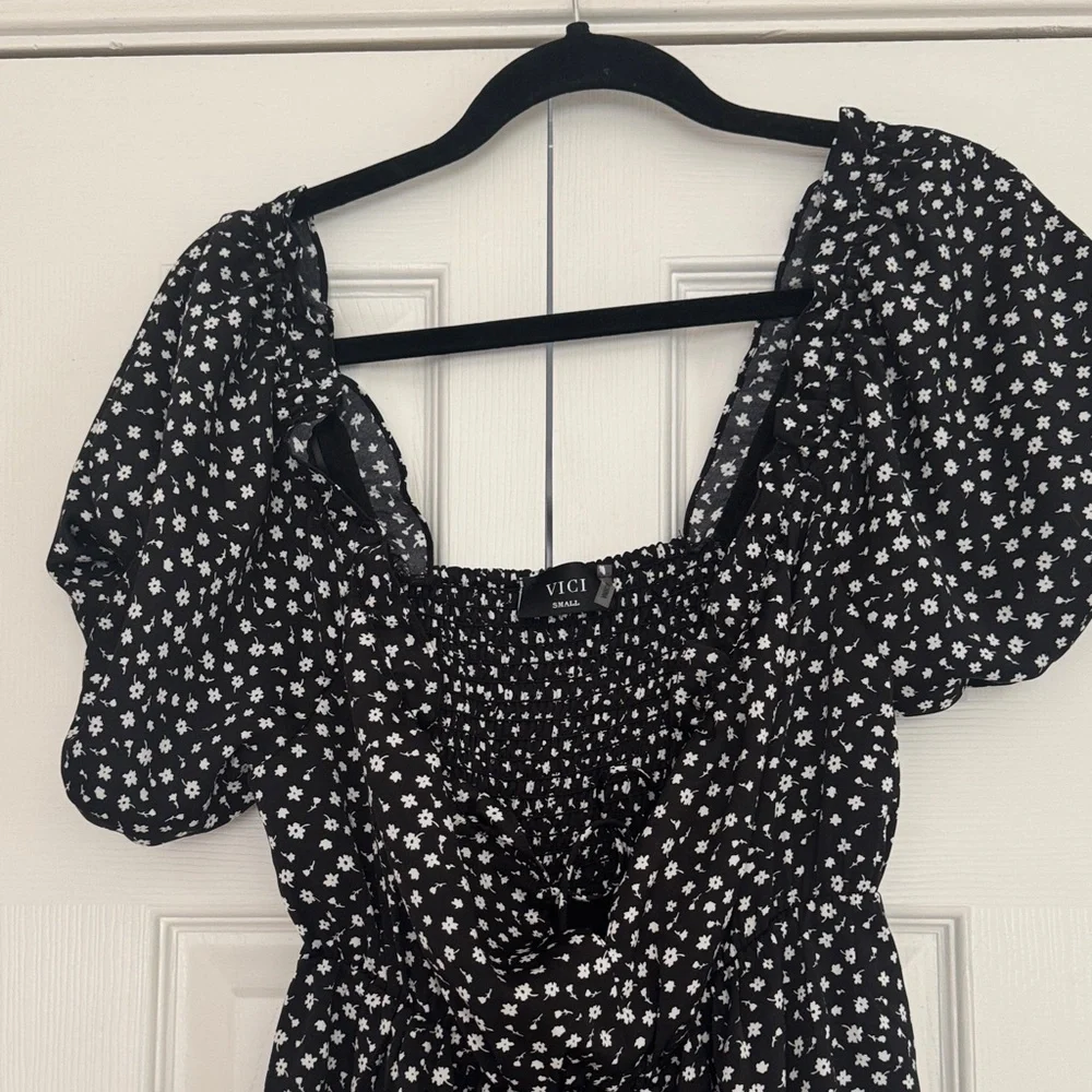Vici floral romper - Picture 3 of 4